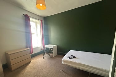 3 bed flat, Hill Park Crescent, Flat 2, Greenbank, Plymouth, PL48JP - Image 3